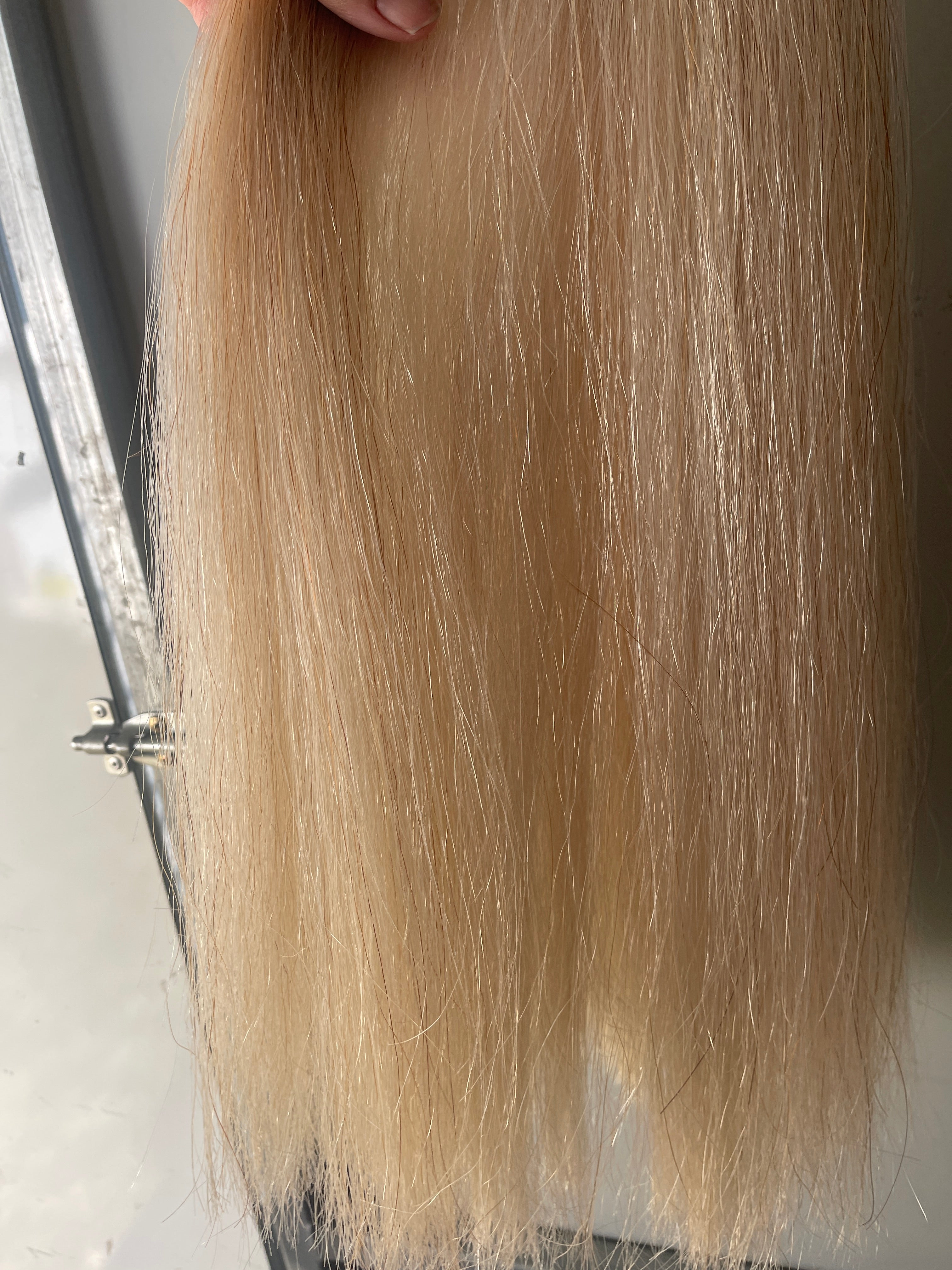 Light white flaxen Double thickness 66 cm long cut end